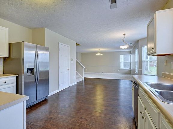 3rd image of 6524 Camarillo Ct