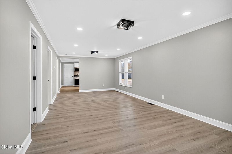 4th image of 2905 Plunkett Avenue