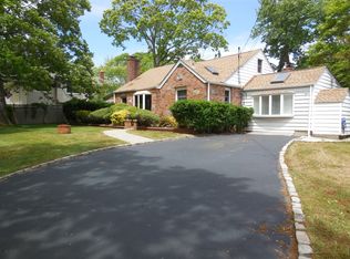 99 Suffolk Rd, Massapequa, NY 11758