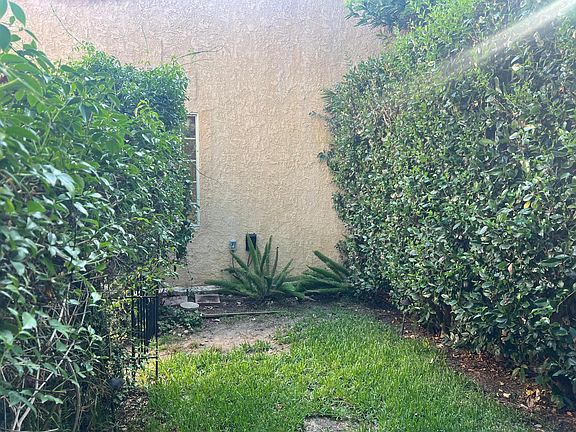 5th image of 7536 Lexington Ave