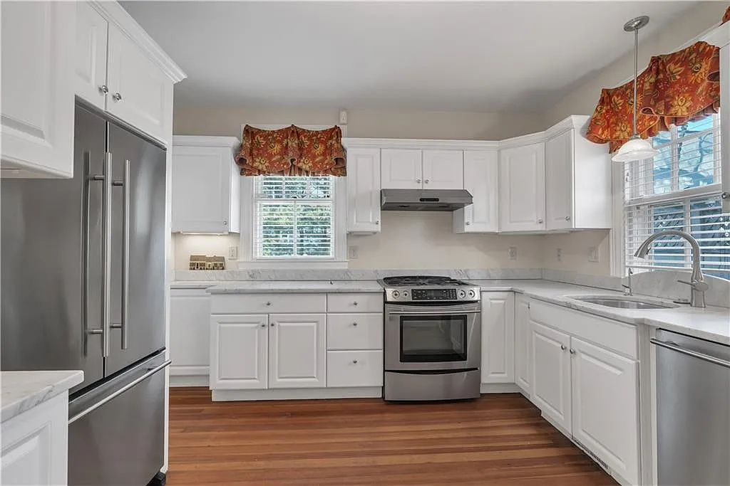 4 bed, 1890 sqft, $4,500 — Photo 2
