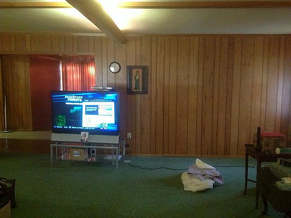 Spacious living room - Secret Room hidden in room