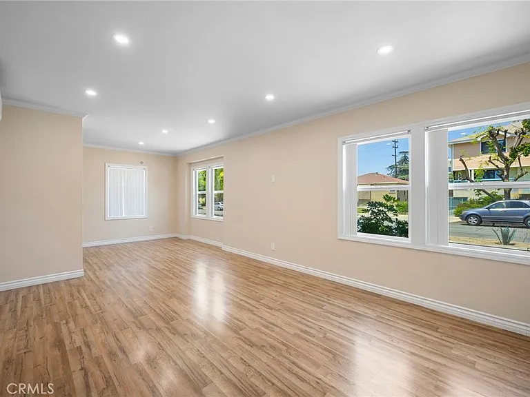 528 Ivy St — Photo 4