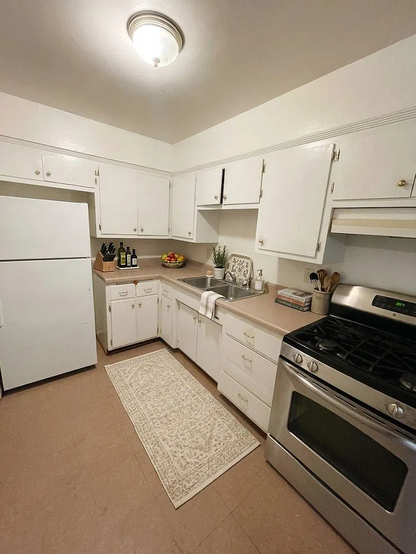 Spacious 2-Bedroom Apartment in Riverwest / Brewers Hill — Photo 3