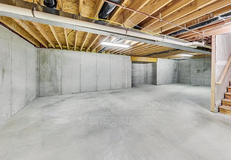 1047 Andrew Ct — Photo 35