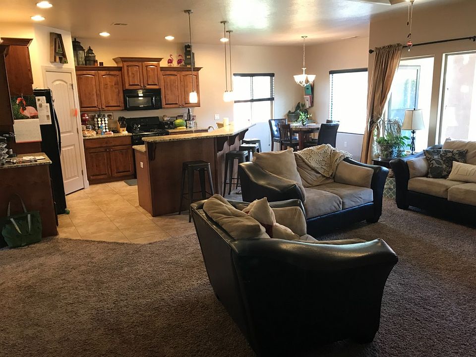 2nd image of 3263 W Palomar