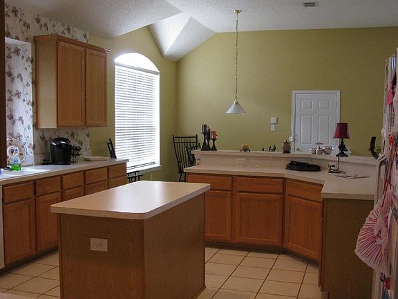 5th image of 1240 Valley Oaks Dr