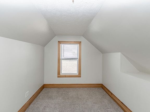 3rd image of 1022 N Broadway