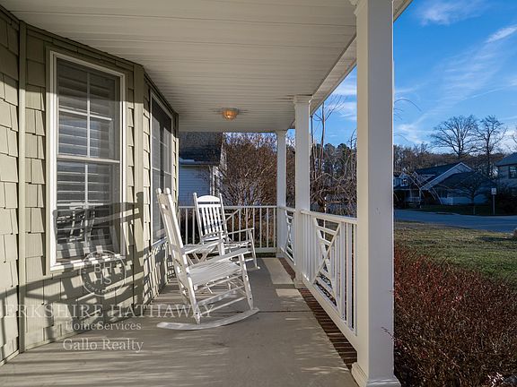 4th image of 12 Canary Dr