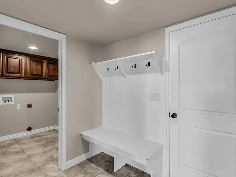 1377 S 4300 W — Photo 8