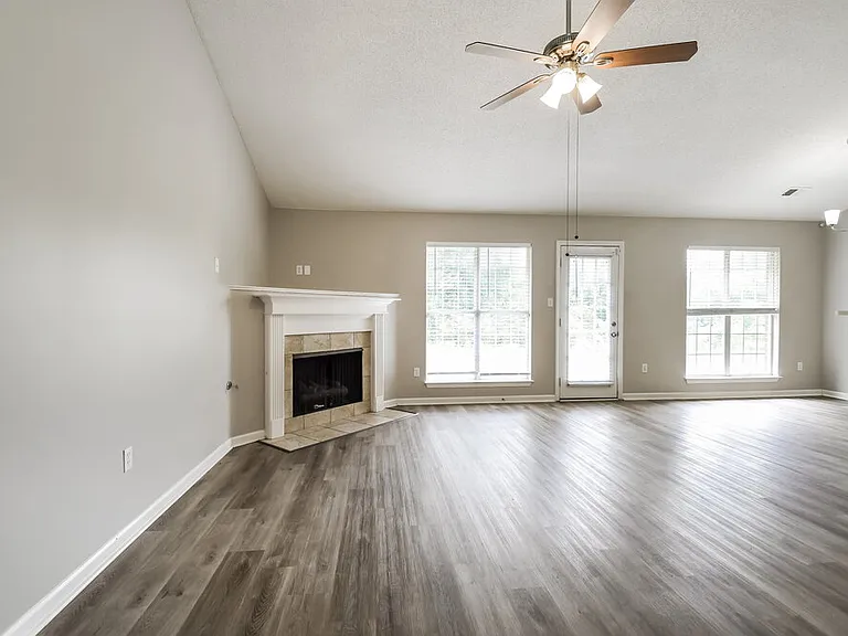 8274 Park Pike Dr — Photo 4