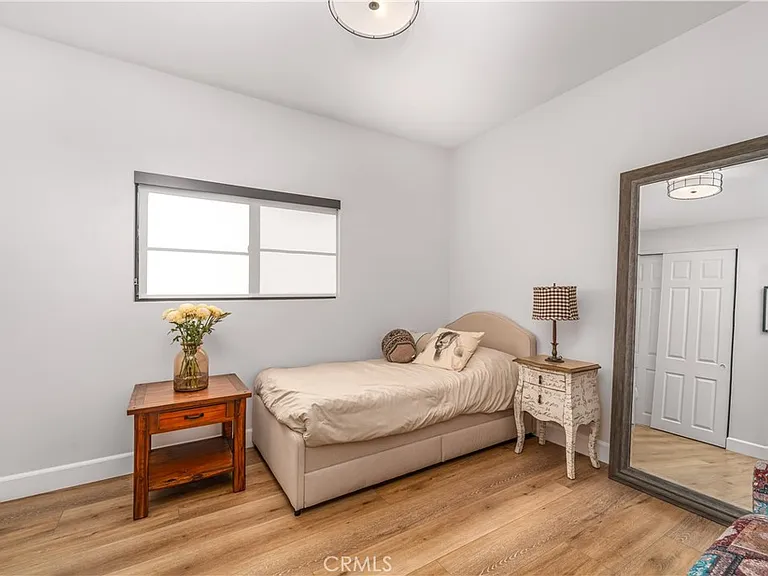 21327 Providencia St — Photo 49