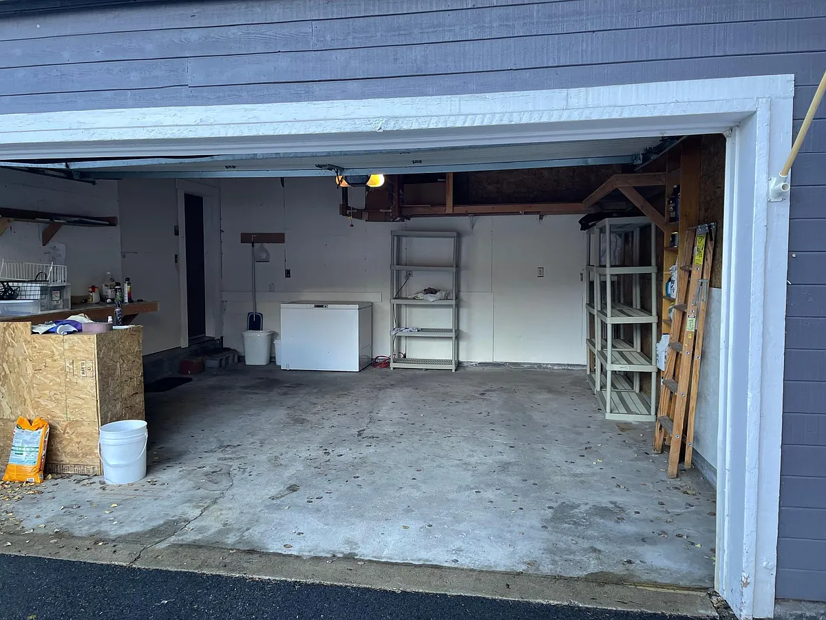 Building Photo - 1618 N Chipmunk Ln