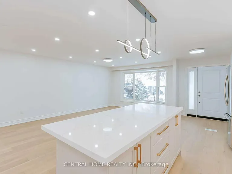 47 Sherwood Forest Dr #MAIN — Photo 8