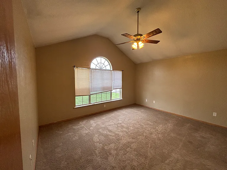 2121 N Burdick St — Photo 4