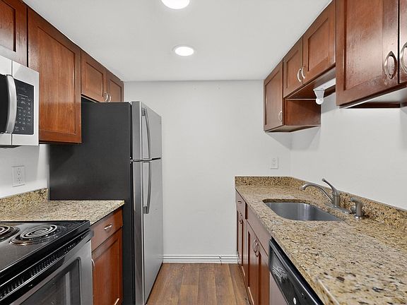 3rd image of 4917 Belmont Ave