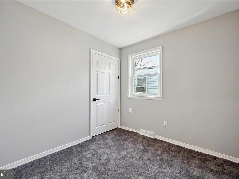 725 Mount Vernon Ave — Photo 12