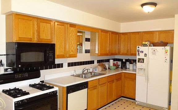 3rd image of 3374 Curwood St