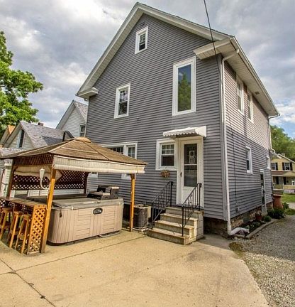 3rd image of 217 8th St