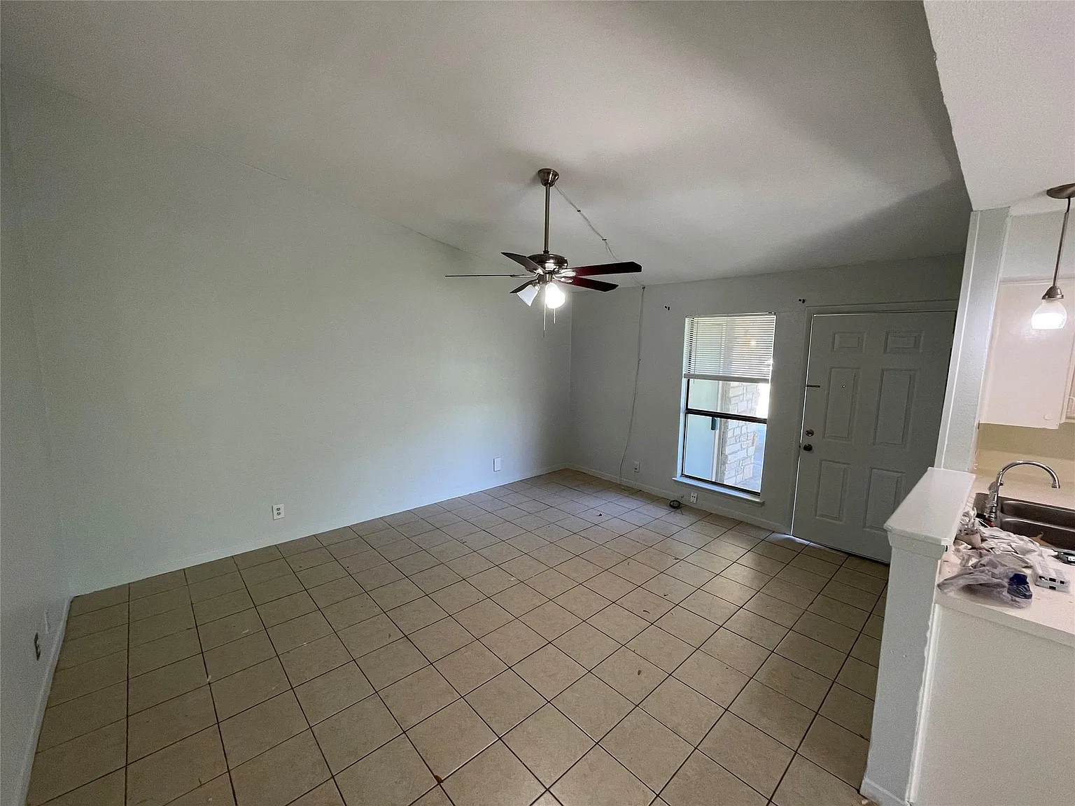 2 bed, 1.0 bath, 770 sqft, $1,295 — Photo 2