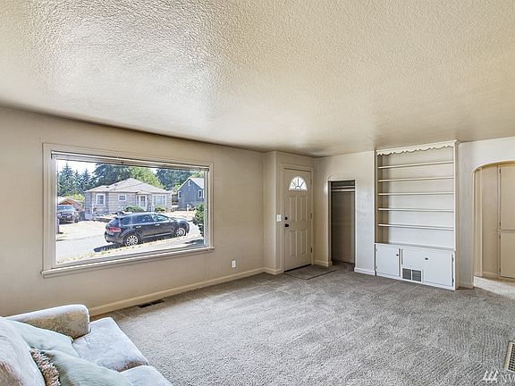 4th image of 631 N Charlotte Ave