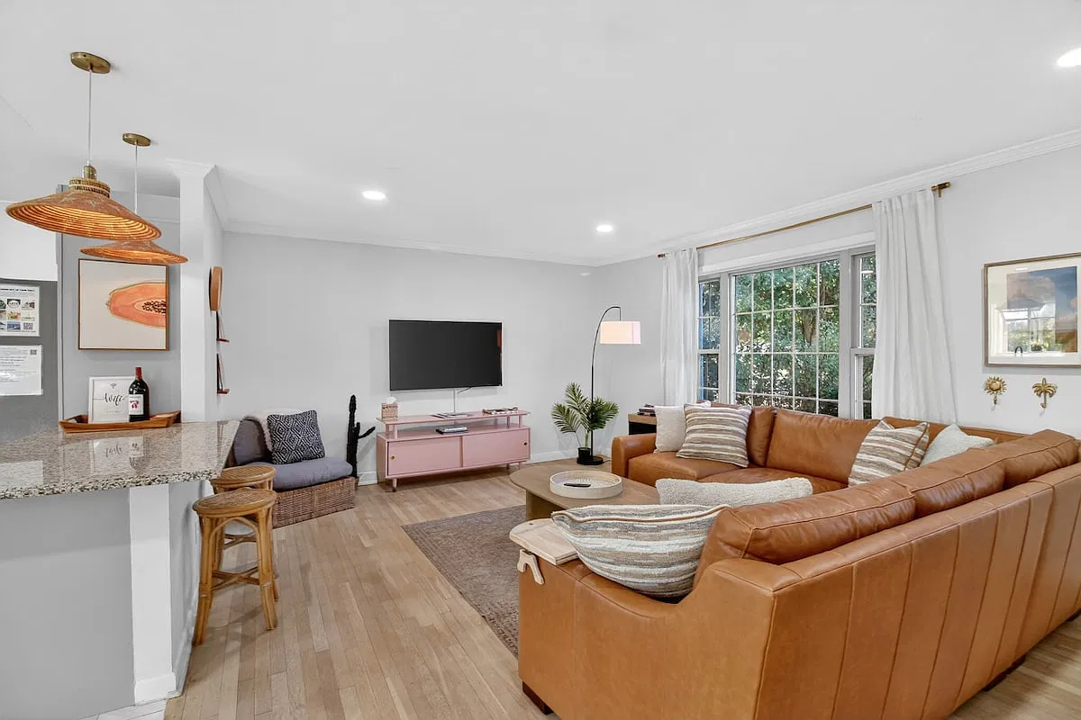 3 bed, 1330 sqft, $4,000 — Photo 3