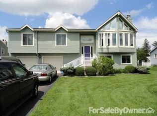 6 Windwood Dr, Cromwell, CT 06416