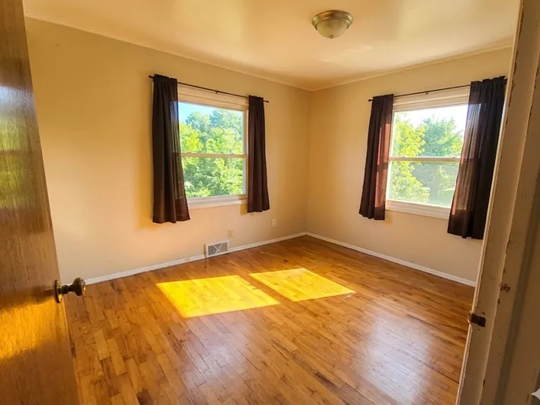 210 S Lenfesty Ave — Photo 7
