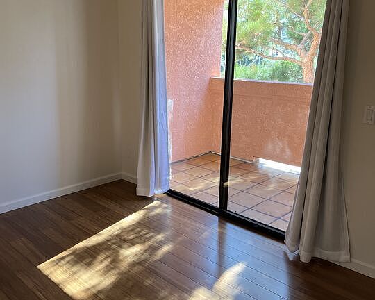 4th image of 4810 S La Brea Ave APT 307