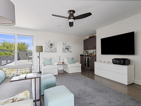 3rd image of 1350 W Diversey Pkwy #3