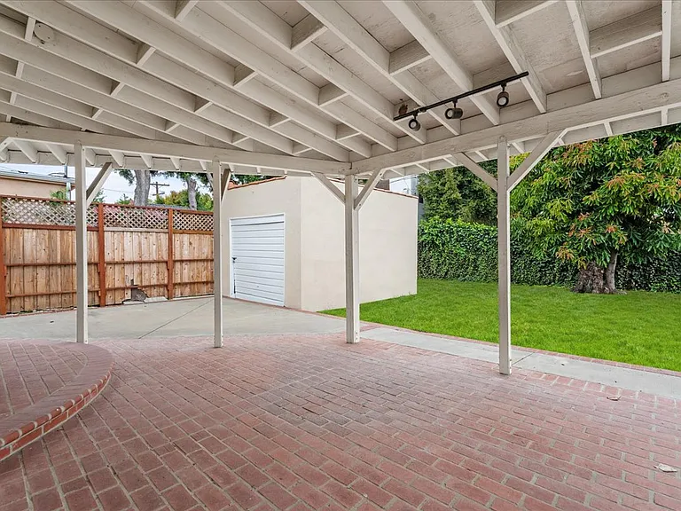 2126 Selby Ave — Photo 13