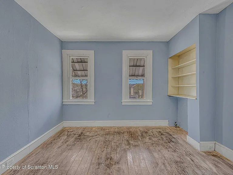 1019 S Webster Ave — Photo 4