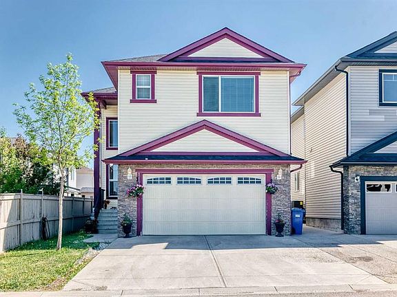 2nd image of 117 N Saddlelake Grv NE