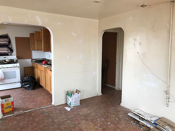 3rd image of 260 N 8th Ave