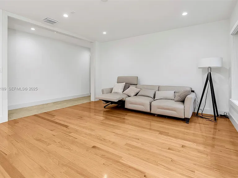 415 Rovino Ave — Photo 41