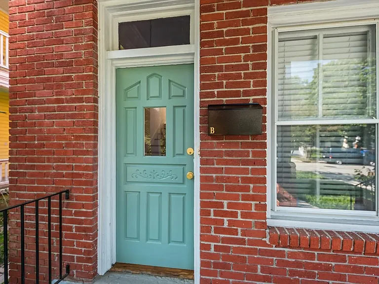 35 Poplar St #B — Photo 3