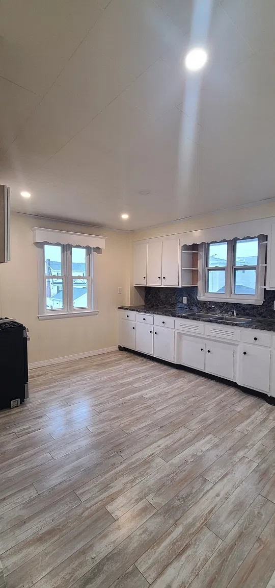 453 Malden St — Photo 1