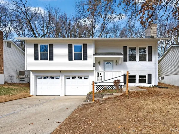 11953 Meadow Run Ct, Maryland Heights, MO 63043