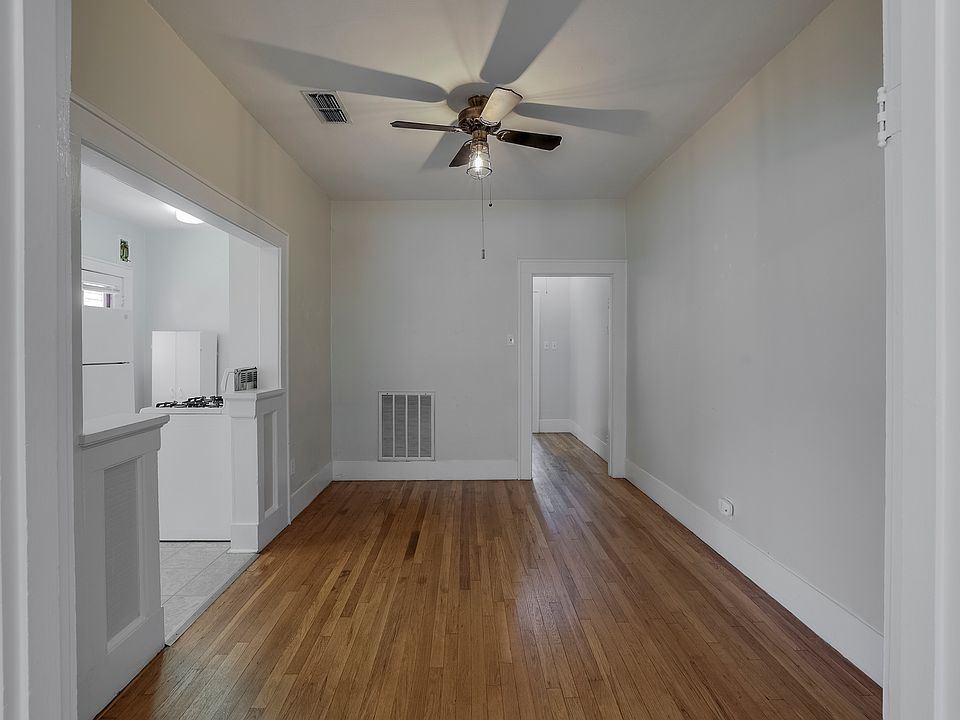 1st image of 1906 Clover Ln