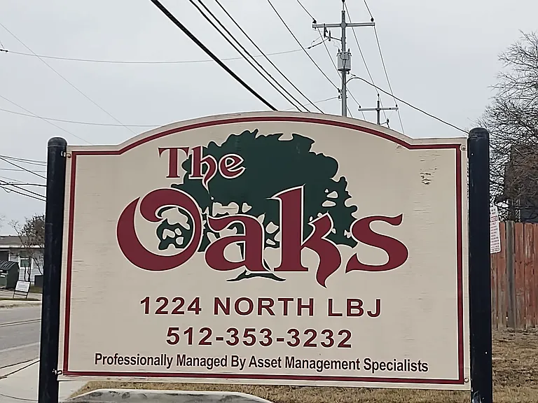 THE OAKS — Photo 18
