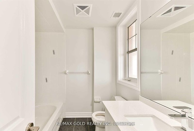 Oakville Townhouse for rent - 2 Bedrooms — photo 27