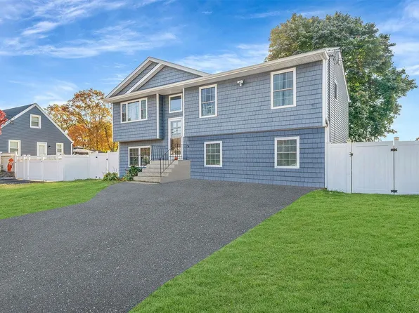 94 Magaw Place, West Babylon, NY 11704