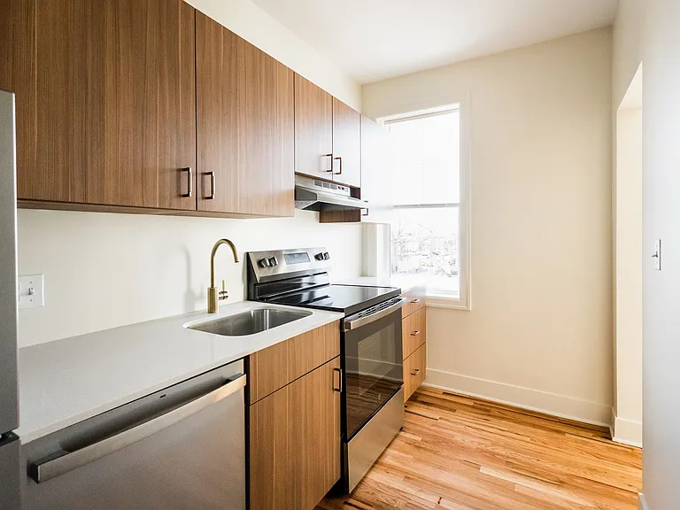 Sterling Apartments — Photo 13