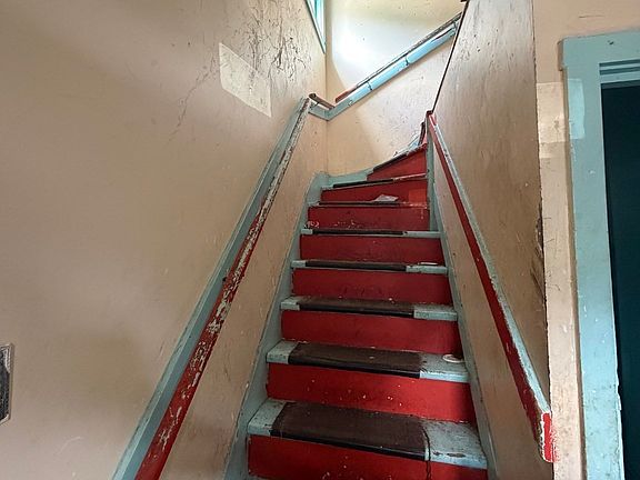 4th image of 11 Brownville Ave