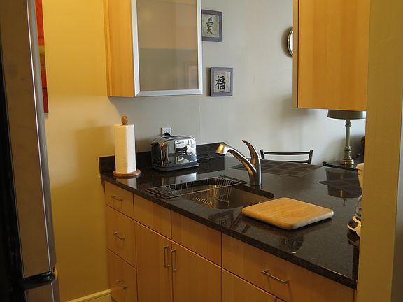 4th image of 210 N 17th St Unit 1008