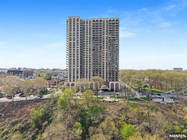 7855 Boulevard E, North Bergen, NJ 07047