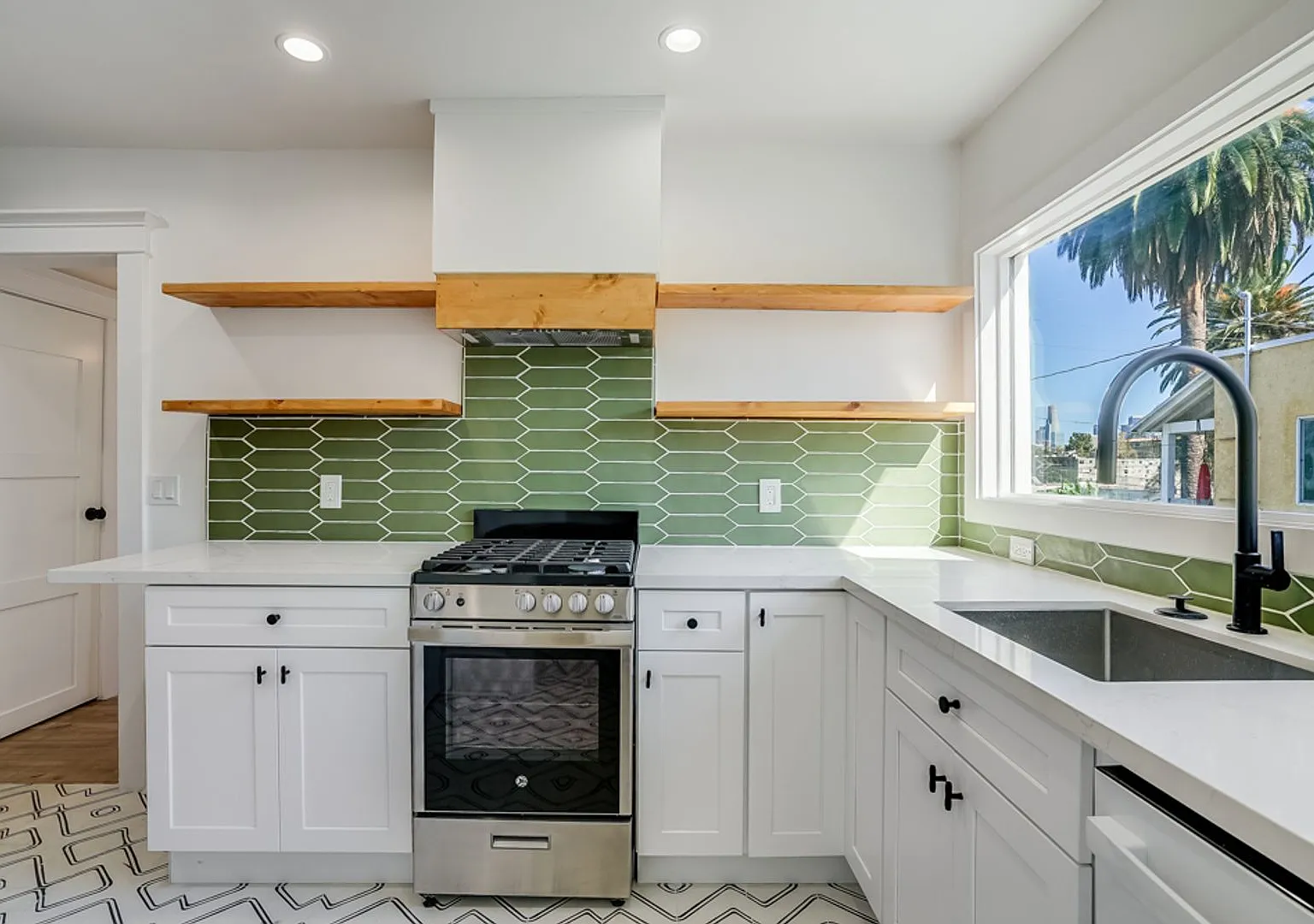 631 N Rampart Blvd — Photo 1