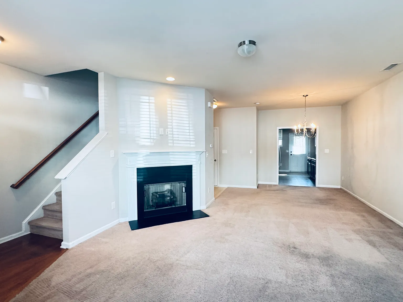 2 bed, 2.5 bath, 1516 sqft, $1,825 — Photo 2