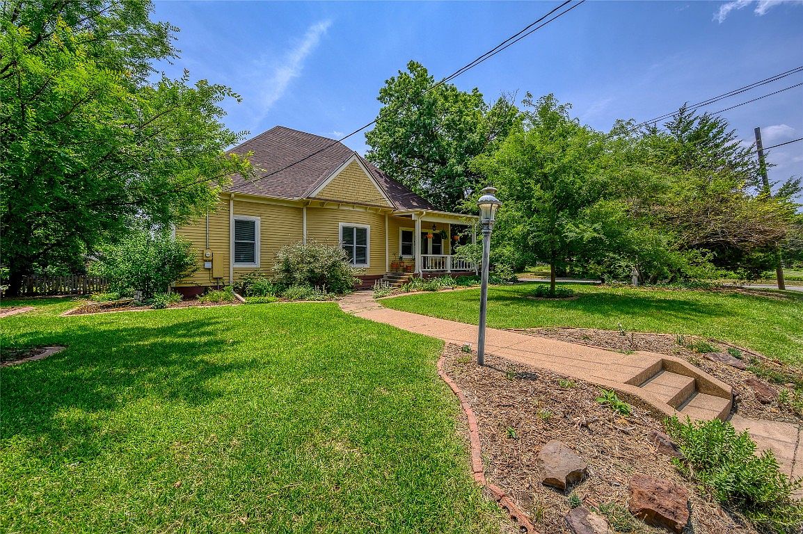 1302 E Lamar St, Sherman, TX 75090 MLS 20336338 Zillow