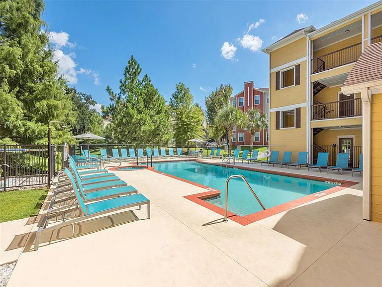 Second sparkling swimming pool